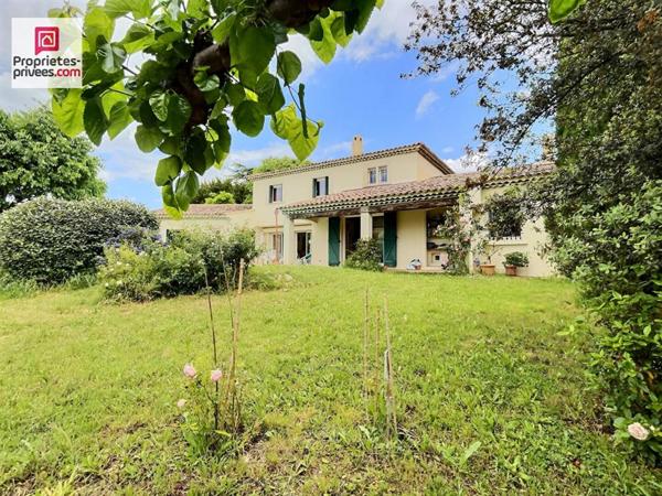MAISON DE CHARME SUR LORGUES 217 M² AVEC PISCINE