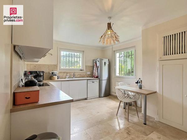 MAISON DE CHARME SUR LORGUES 217 M² AVEC PISCINE