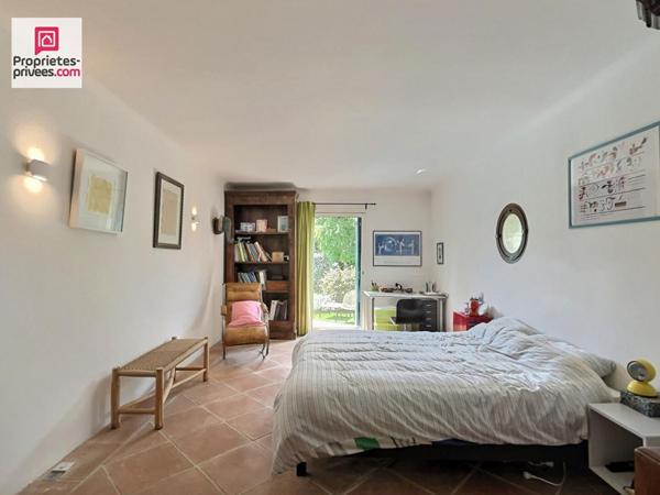 MAISON DE CHARME SUR LORGUES 217 M² AVEC PISCINE