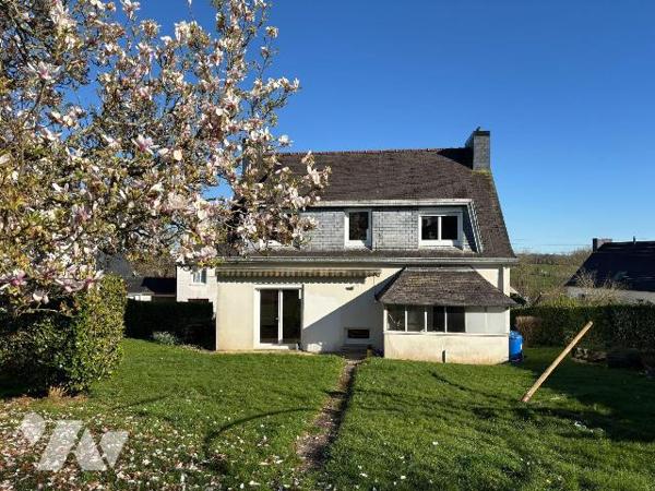 Maison a Vendre à BRIEC, en Finistère Sud (29),  dans le Bourg, Maison élevée sur Sous-sol tota...
