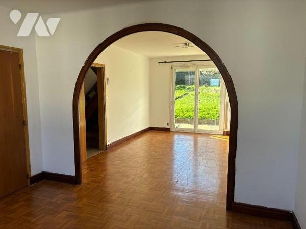 Maison a Vendre à BRIEC, en Finistère Sud (29),  dans le Bourg, Maison élevée sur Sous-sol tota...