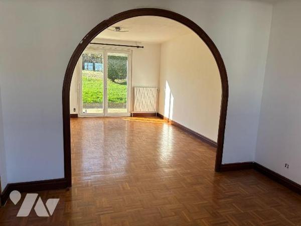 Maison a Vendre à BRIEC, en Finistère Sud (29),  dans le Bourg, Maison élevée sur Sous-sol tota...