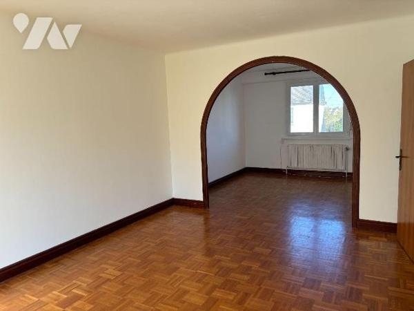 Maison a Vendre à BRIEC, en Finistère Sud (29),  dans le Bourg, Maison élevée sur Sous-sol tota...