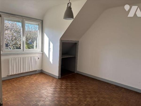 Maison a Vendre à BRIEC, en Finistère Sud (29),  dans le Bourg, Maison élevée sur Sous-sol tota...