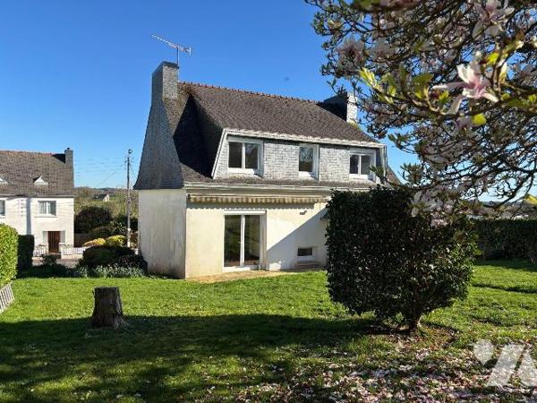 Maison a Vendre à BRIEC, en Finistère Sud (29),  dans le Bourg, Maison élevée sur Sous-sol tota...