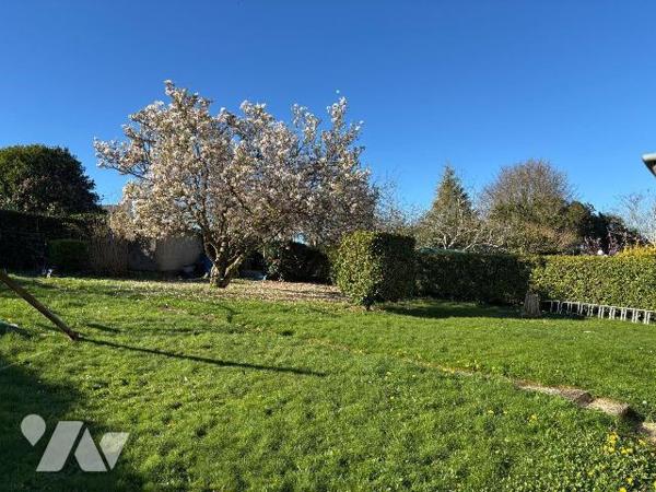 Maison a Vendre à BRIEC, en Finistère Sud (29),  dans le Bourg, Maison élevée sur Sous-sol tota...