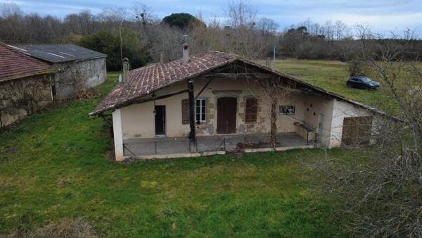 Vente                                                      Maison de village
                        
                     7 pièces                      180 m2                     à Bazas
