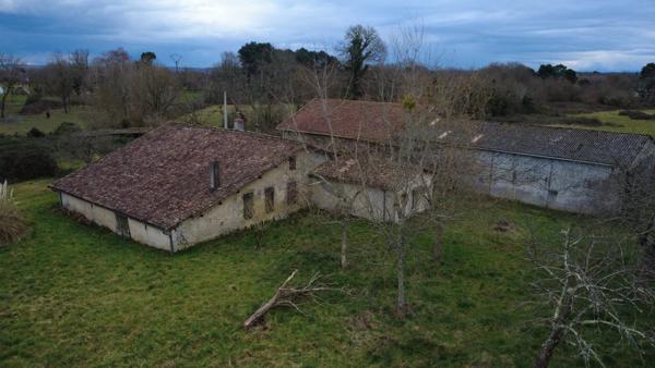 Vente                                                      Maison de village
                        
                     7 pièces                      180 m2                     à Bazas