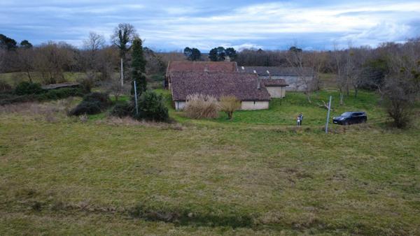 Vente                                                      Maison de village
                        
                     7 pièces                      180 m2                     à Bazas