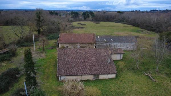 Vente                                                      Maison de village
                        
                     7 pièces                      180 m2                     à Bazas