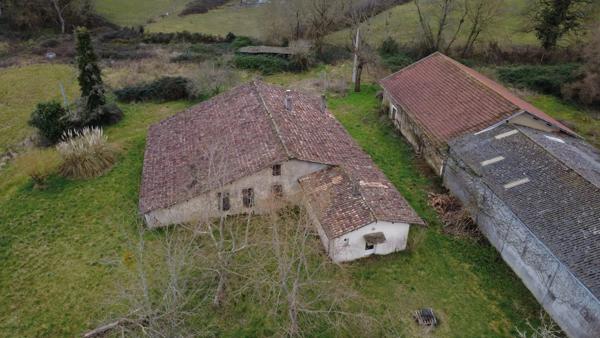 Vente                                                      Maison de village
                        
                     7 pièces                      180 m2                     à Bazas