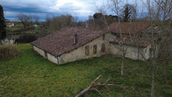 Vente                                                      Maison de village
                        
                     7 pièces                      180 m2                     à Bazas