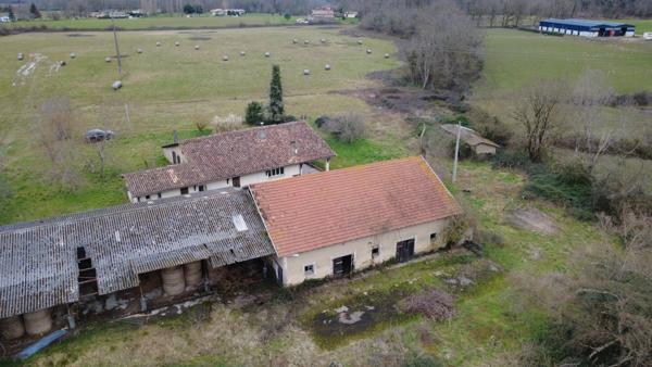 Vente                                                      Maison de village
                        
                     7 pièces                      180 m2                     à Bazas