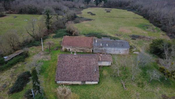 Vente                                                      Maison de village
                        
                     7 pièces                      180 m2                     à Bazas