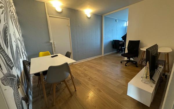 Appartement à vendre    5 pièces • 68,07 m2 Évry