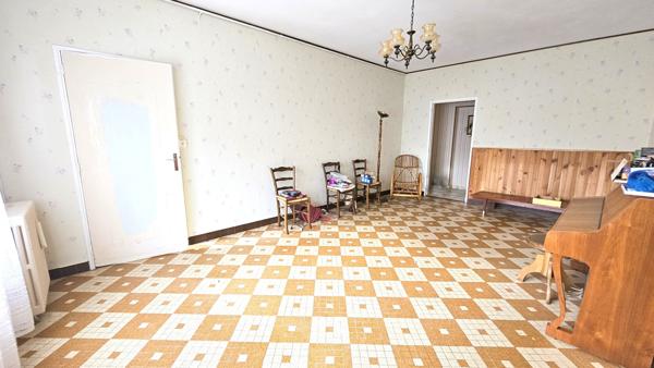 Maison à rénover avec potentiel - 130 m² - 4 chambres - Nueil-les-Aubiers