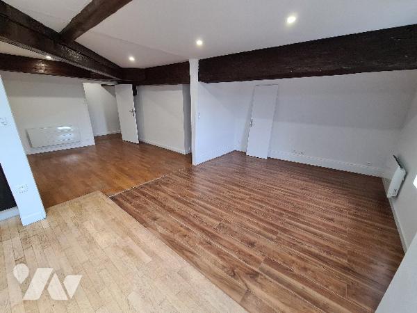 Appartement 5 pièces rénové, plein centre de TOUL - Place de la République