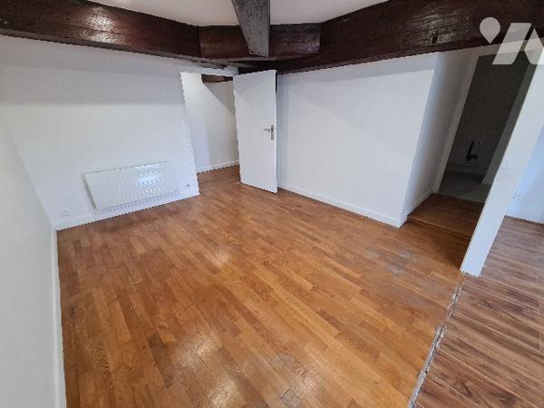 Appartement 5 pièces rénové, plein centre de TOUL - Place de la République