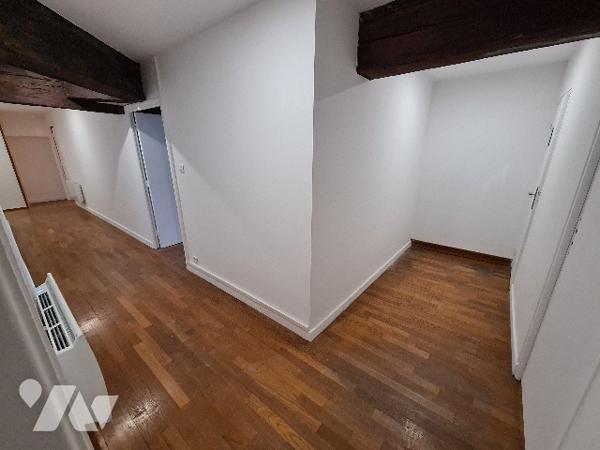 Appartement 5 pièces rénové, plein centre de TOUL - Place de la République