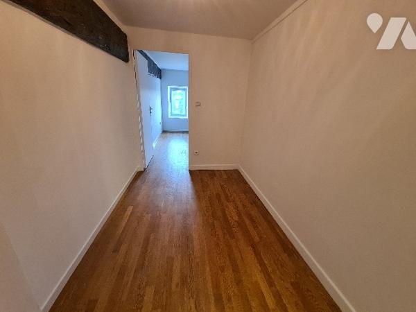 Appartement 5 pièces rénové, plein centre de TOUL - Place de la République