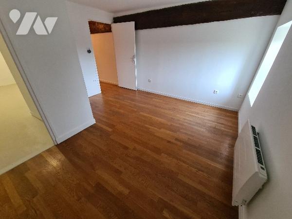 Appartement 5 pièces rénové, plein centre de TOUL - Place de la République