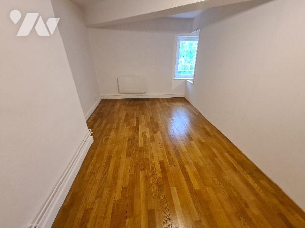 Appartement 5 pièces rénové, plein centre de TOUL - Place de la République