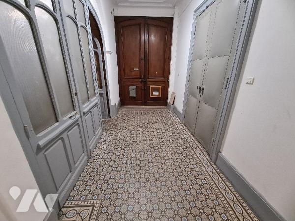 Appartement 5 pièces rénové, plein centre de TOUL - Place de la République