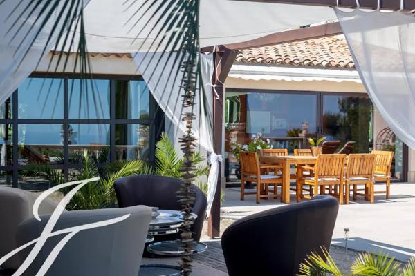 Villa avec vue mer panoramique à louer à Saint Paul de Vence - Domaine Privé