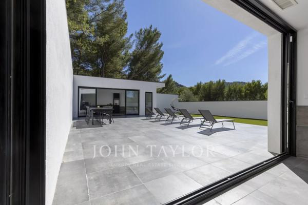 Propriété contemporaine avec piscine intérieure à proximité de Cassis