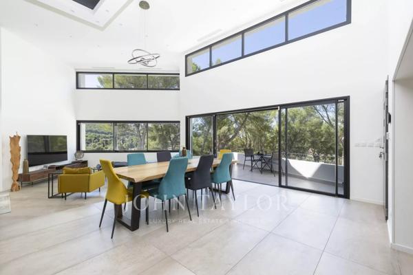 Propriété contemporaine avec piscine intérieure à proximité de Cassis