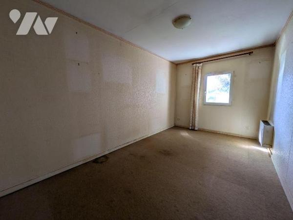 Guidel, maison de plain-pied  mitoyenne par le garage, sur sous-sol total, composée comme suit:...
