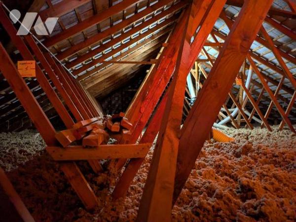 Guidel, maison de plain-pied  mitoyenne par le garage, sur sous-sol total, composée comme suit:...