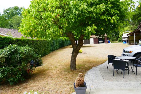 Pessac Maison de plain-pied 4 chambres  deux garages avec jardin arborée grand potentiel