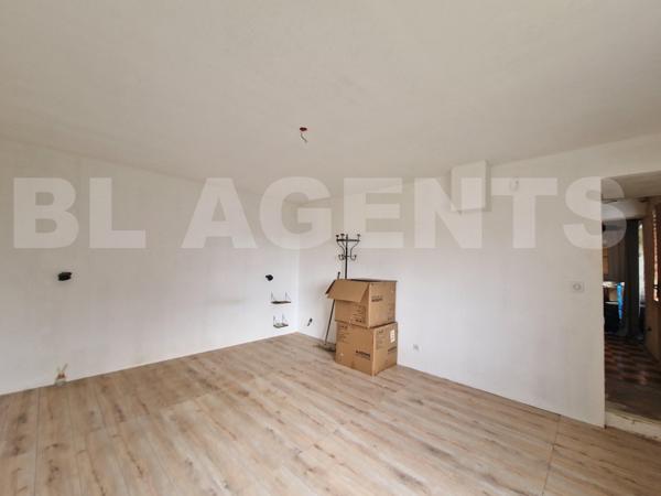 Maison avec dépendances et grand terrain - Fort potentiel