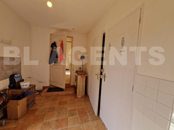 Maison avec dépendances et grand terrain - Fort potentiel