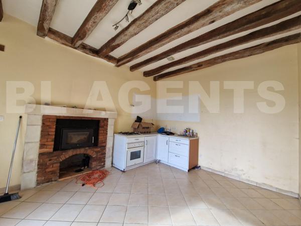 Maison avec dépendances et grand terrain - Fort potentiel