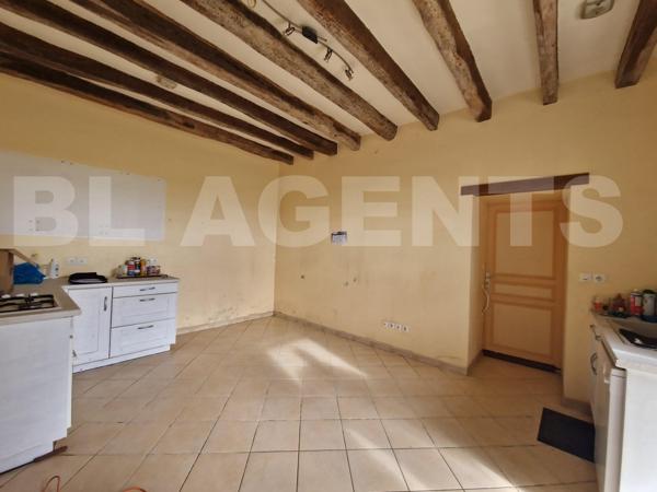 Maison avec dépendances et grand terrain - Fort potentiel