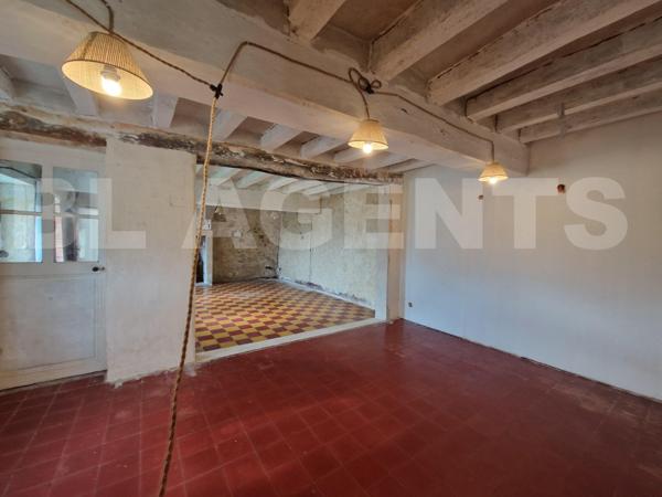 Maison avec dépendances et grand terrain - Fort potentiel