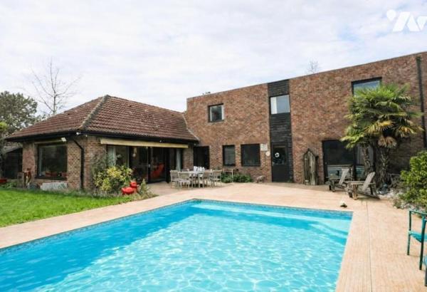 VILLENEUVE D'ASCQ MAISON D'architecte de 200 m² avec piscine