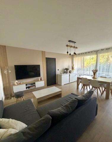 Appartement
         3 pièces
        - 70 m² Exclusivité 265 000 € *