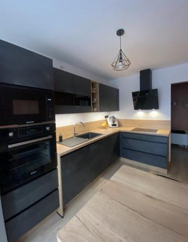Appartement
         3 pièces
        - 70 m² Exclusivité 265 000 € *