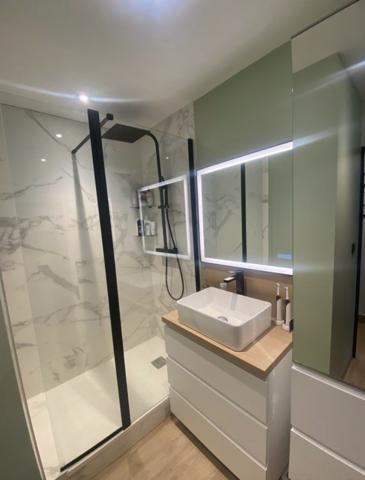 Appartement
         3 pièces
        - 70 m² Exclusivité 265 000 € *