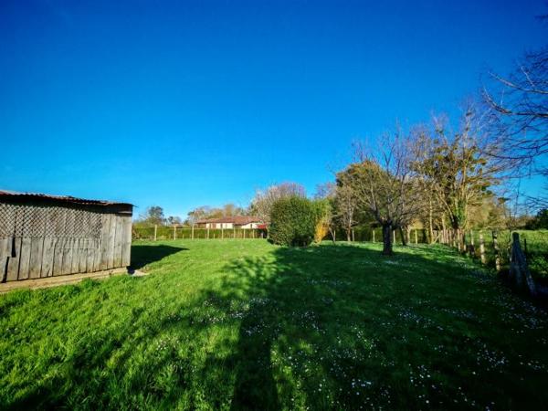 Maison de caractère avec dépendance et grand terrain arboré