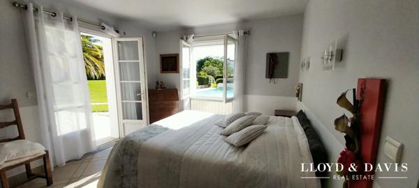 EXCLUSIVITÉ! MAISON AVEC PISCINE ET VUE DÉGAGÉE