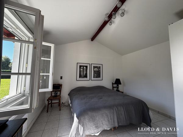 EXCLUSIVITÉ! MAISON AVEC PISCINE ET VUE DÉGAGÉE