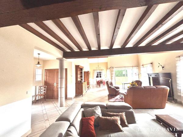 EXCLUSIVITÉ! MAISON AVEC PISCINE ET VUE DÉGAGÉE