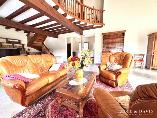 EXCLUSIVITÉ! MAISON AVEC PISCINE ET VUE DÉGAGÉE