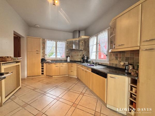 EXCLUSIVITÉ! MAISON AVEC PISCINE ET VUE DÉGAGÉE