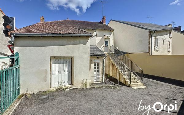 Maison à vendre    8 pièces • 230 m2 Saint-Éloy-les-Mines