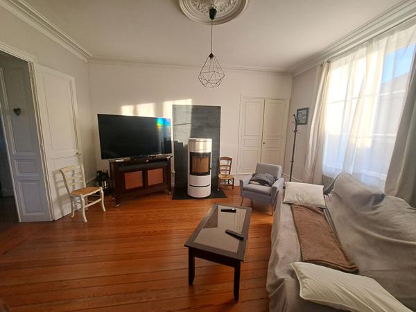 MAISON DE CARACTERE EN HYPERCENTRE DE LA FLECHE- QUARTIER RECHERCHE